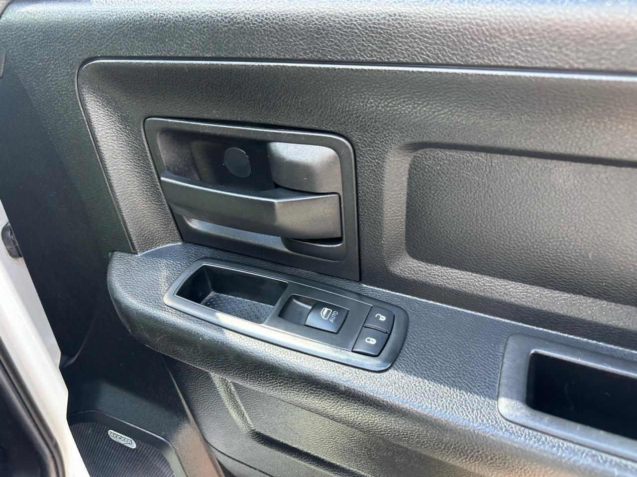 RAM 1500 4WD Crew Cab 140.5" Express 2014