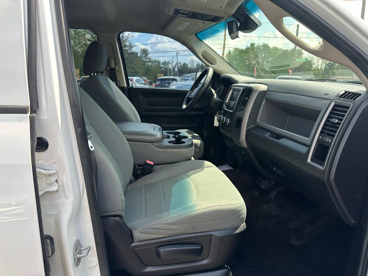 RAM 1500 4WD Crew Cab 140.5" Express 2014