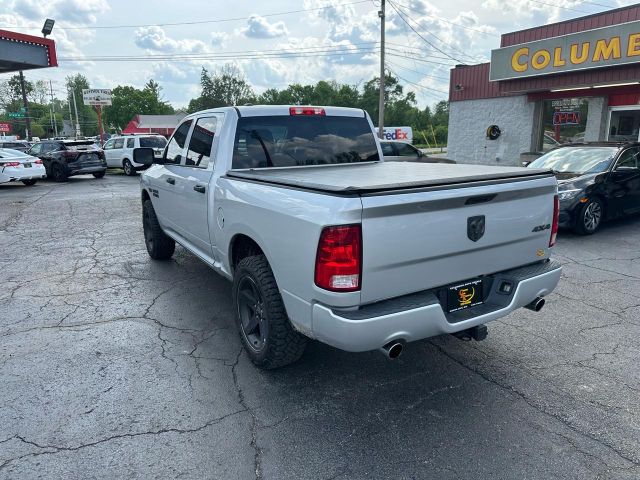 RAM 1500 4WD Crew Cab 140.5" Express 2015