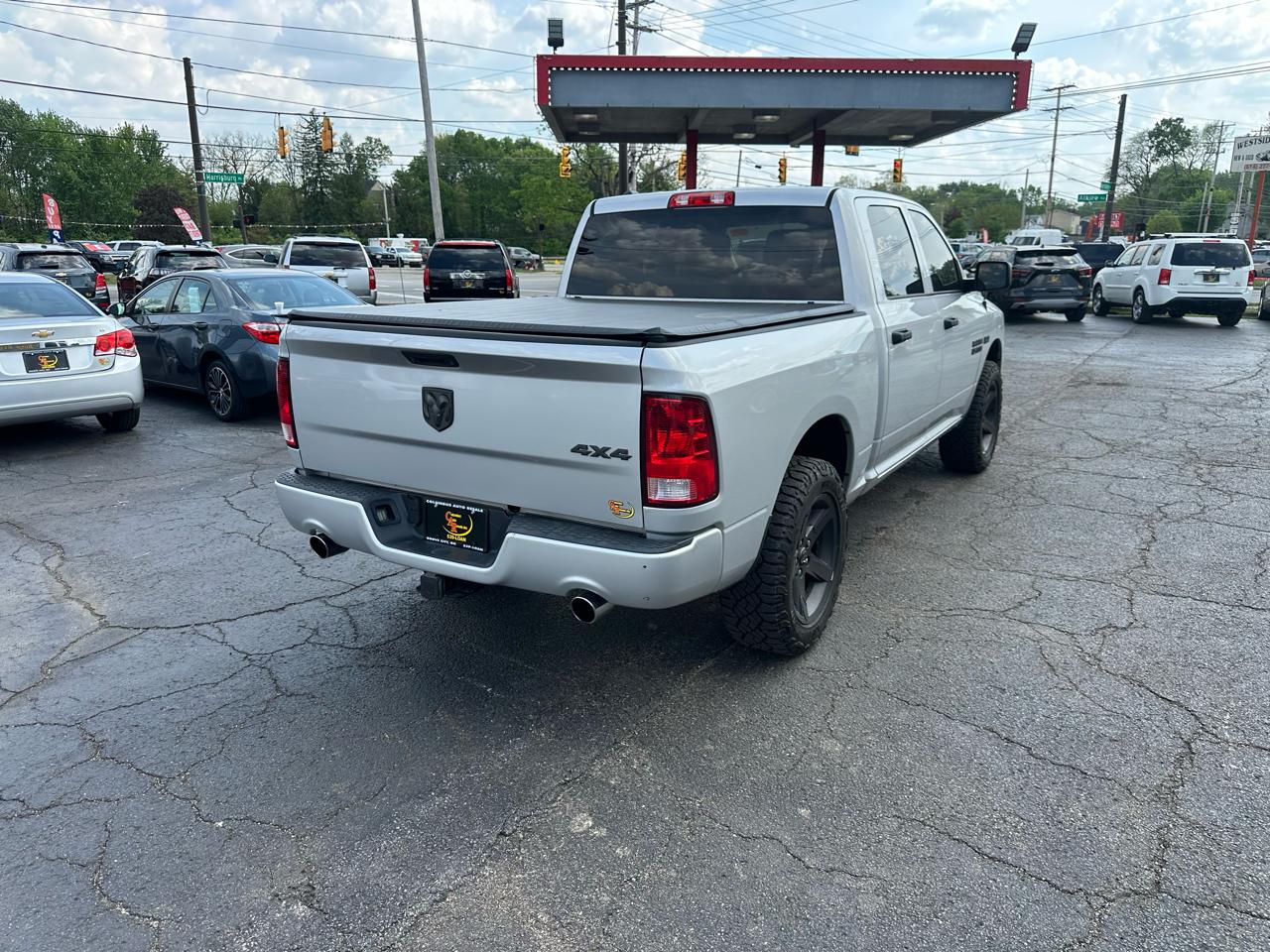 RAM 1500 4WD Crew Cab 140.5" Express 2015