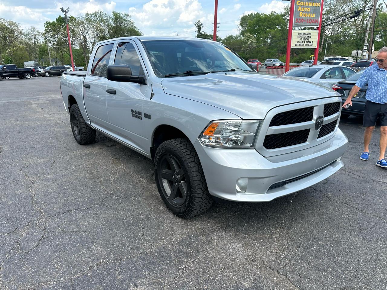 RAM 1500 4WD Crew Cab 140.5" Express 2015