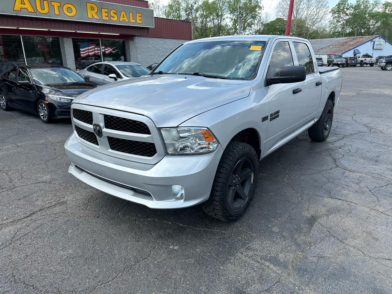 RAM 1500 4WD Crew Cab 140.5" Express 2015