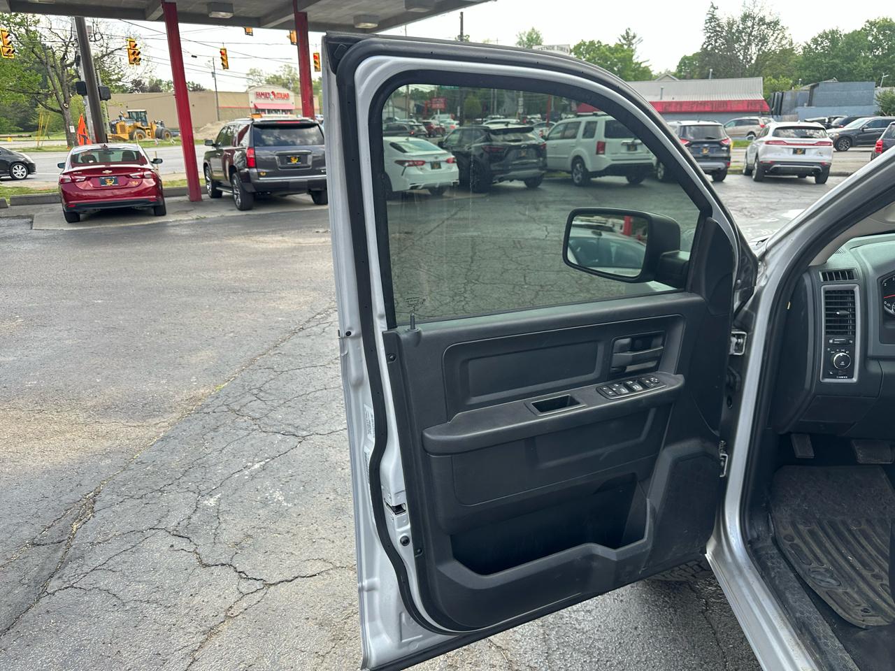 RAM 1500 4WD Crew Cab 140.5" Express 2015