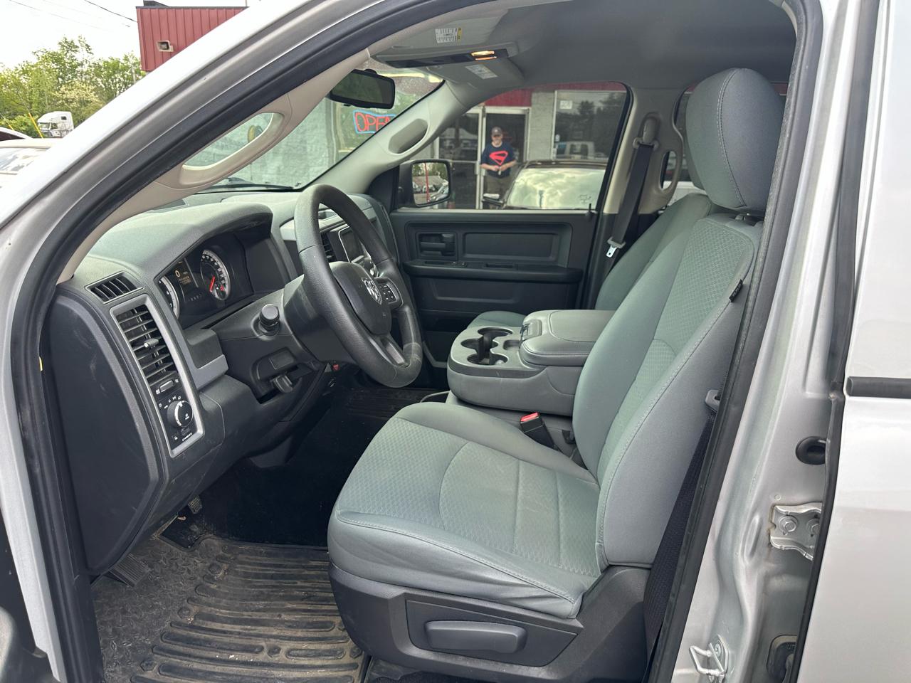 RAM 1500 4WD Crew Cab 140.5" Express 2015