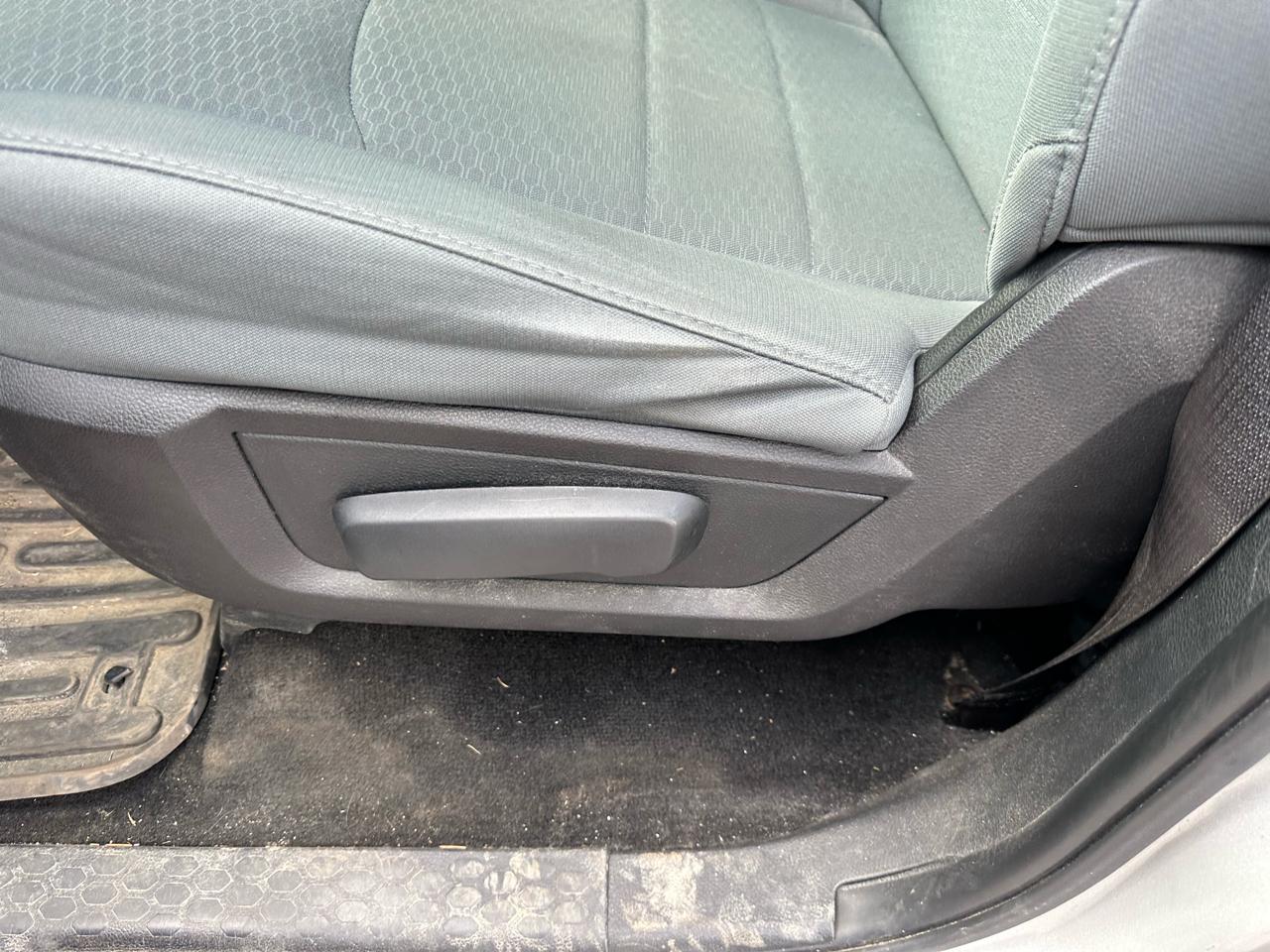 RAM 1500 4WD Crew Cab 140.5" Express 2015