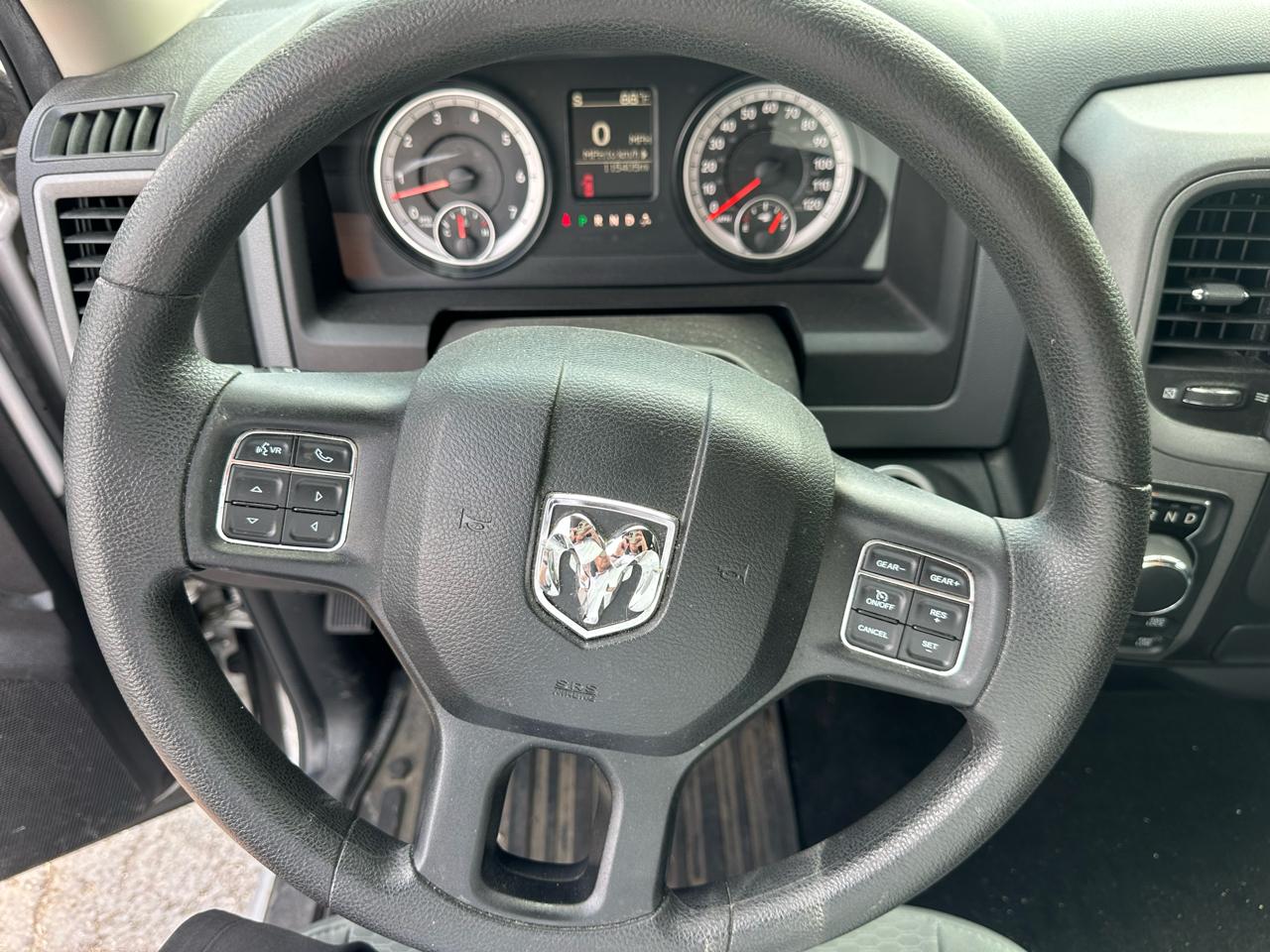 RAM 1500 4WD Crew Cab 140.5" Express 2015