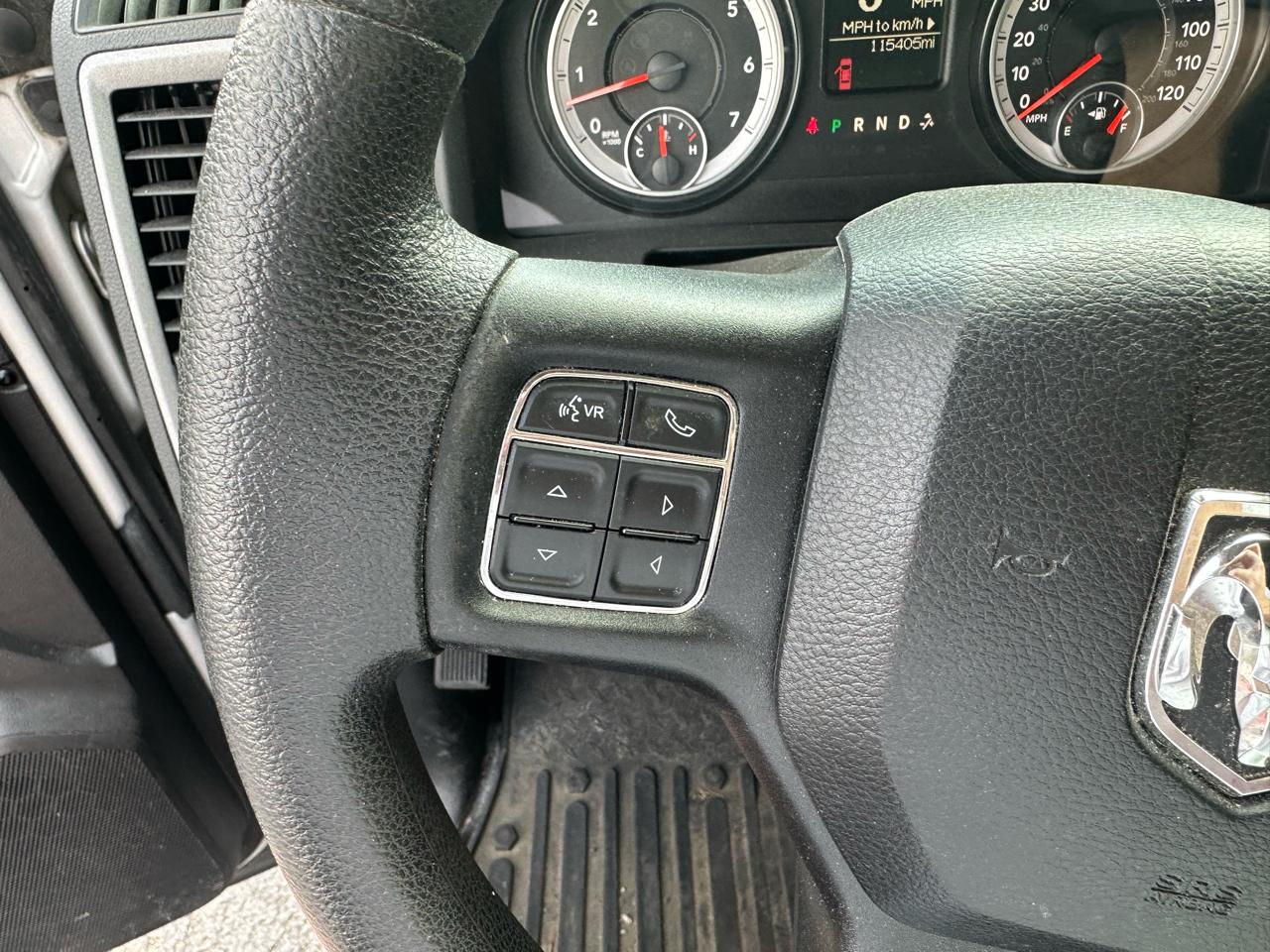 RAM 1500 4WD Crew Cab 140.5" Express 2015