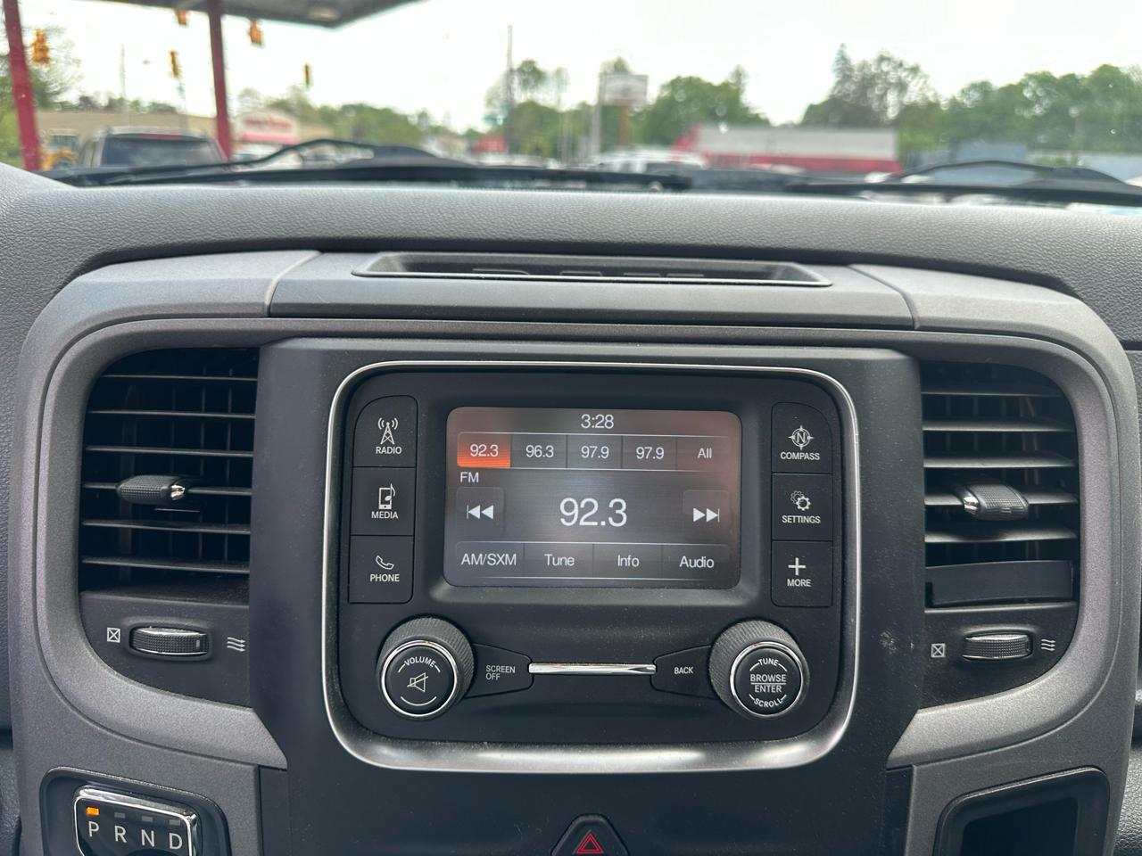 RAM 1500 4WD Crew Cab 140.5" Express 2015