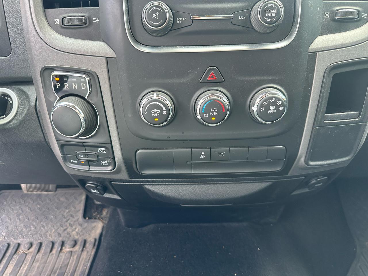 RAM 1500 4WD Crew Cab 140.5" Express 2015