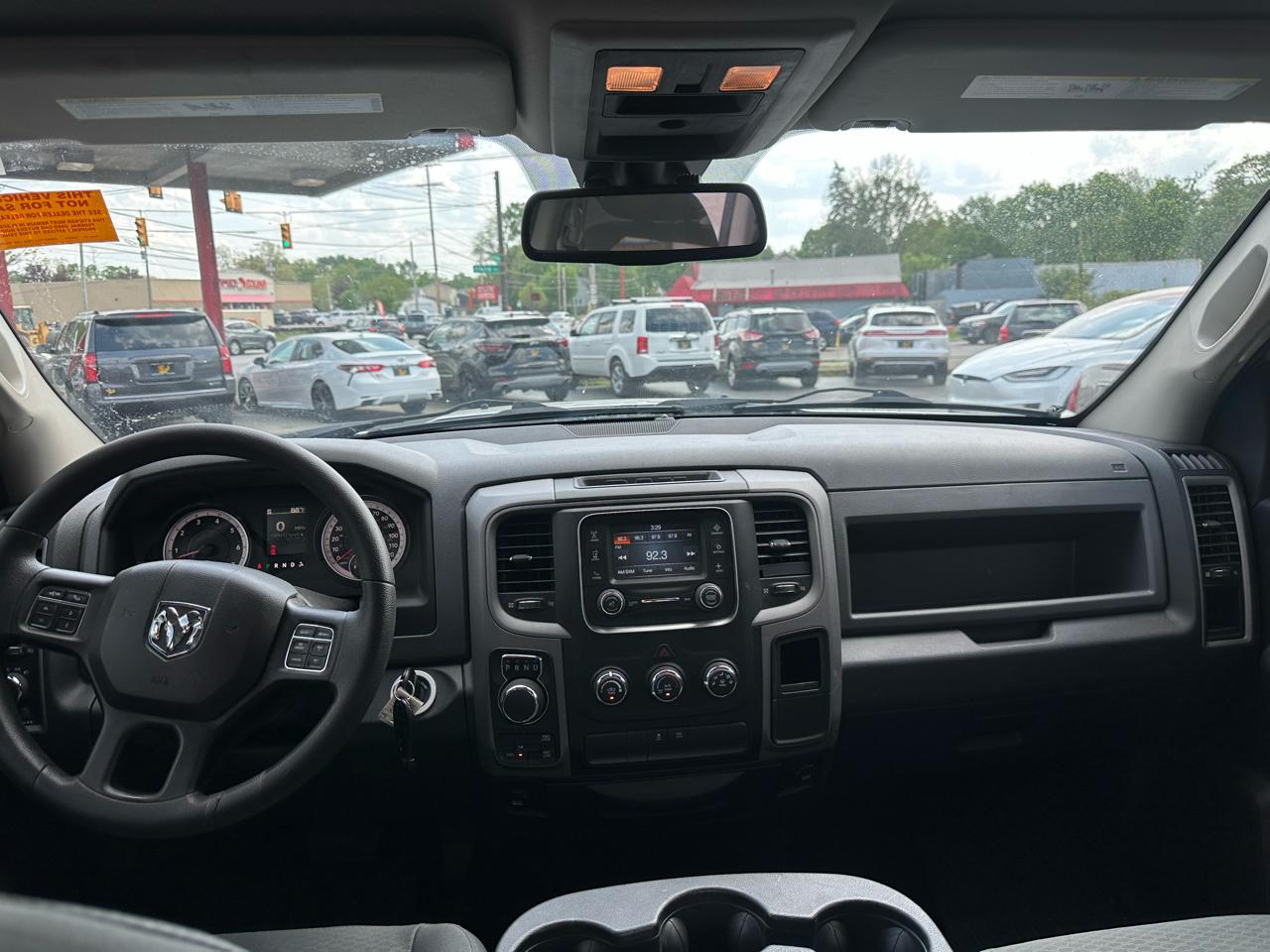 RAM 1500 4WD Crew Cab 140.5" Express 2015