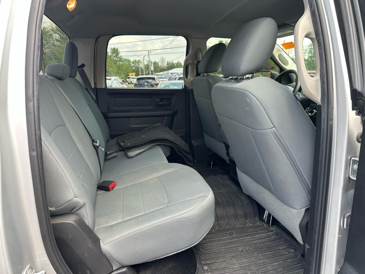 RAM 1500 4WD Crew Cab 140.5" Express 2015