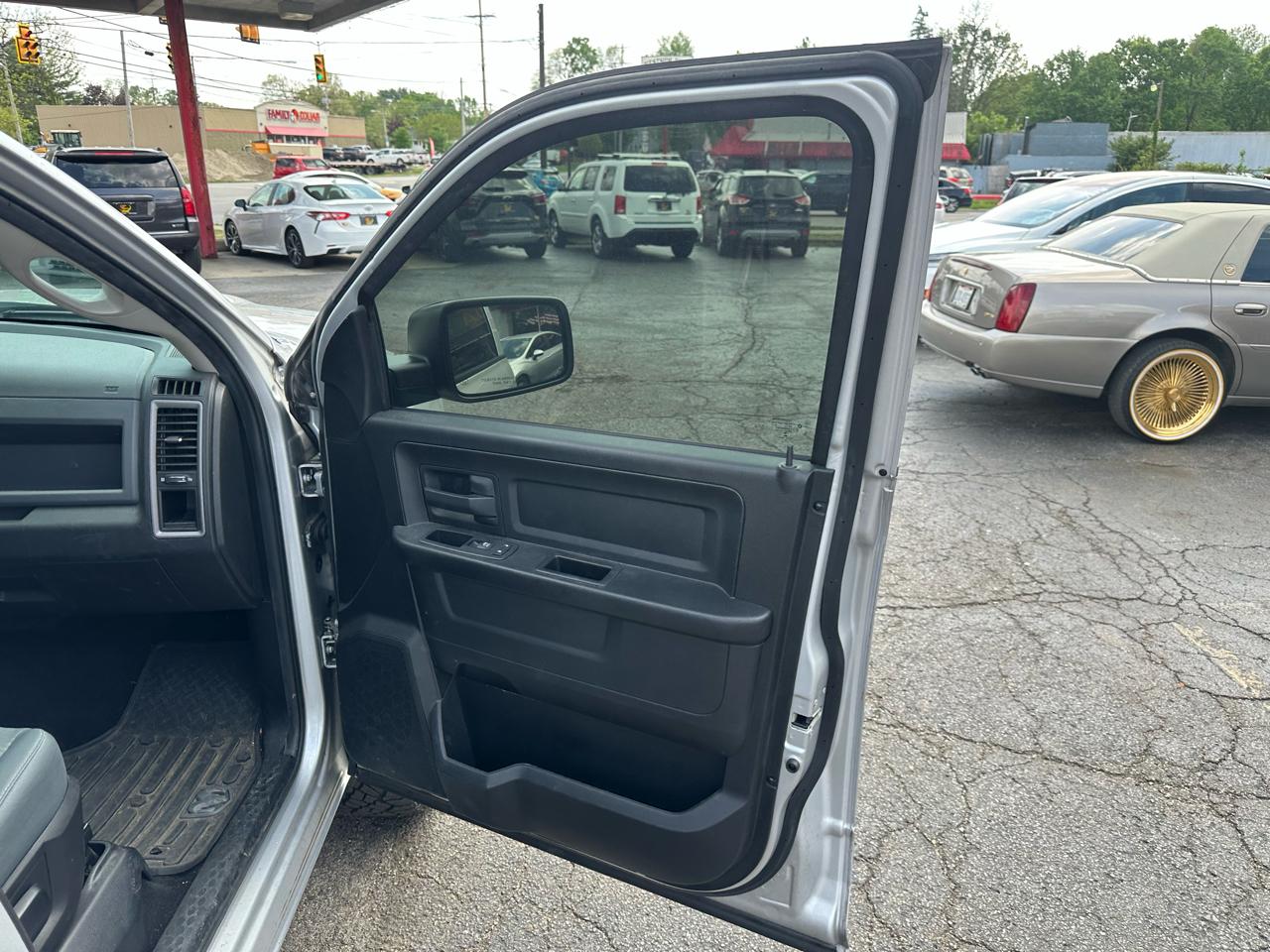 RAM 1500 4WD Crew Cab 140.5" Express 2015