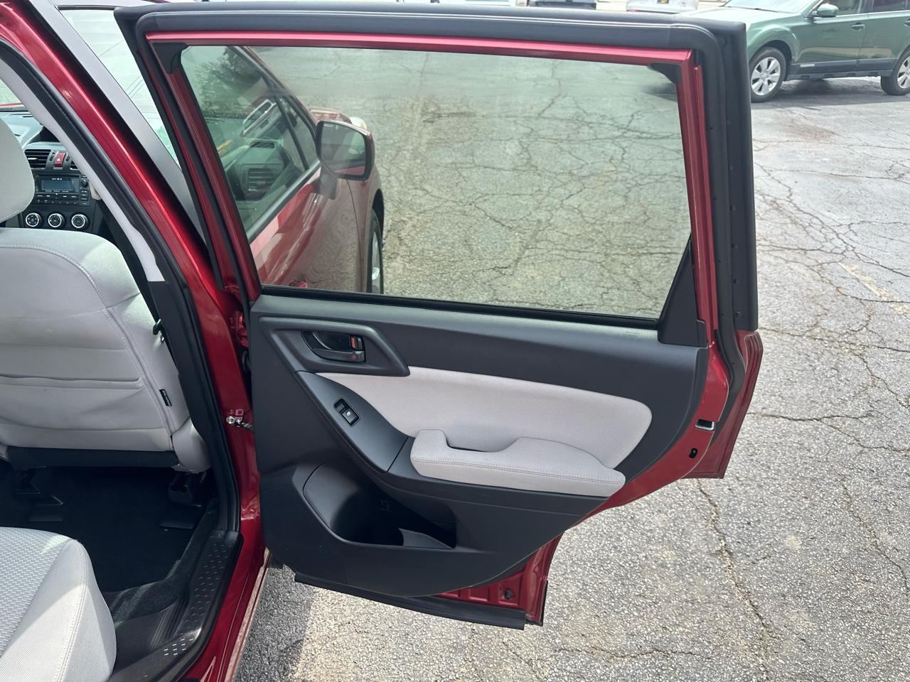 Subaru Forester 4dr CVT 2.5i Premium PZEV 2015