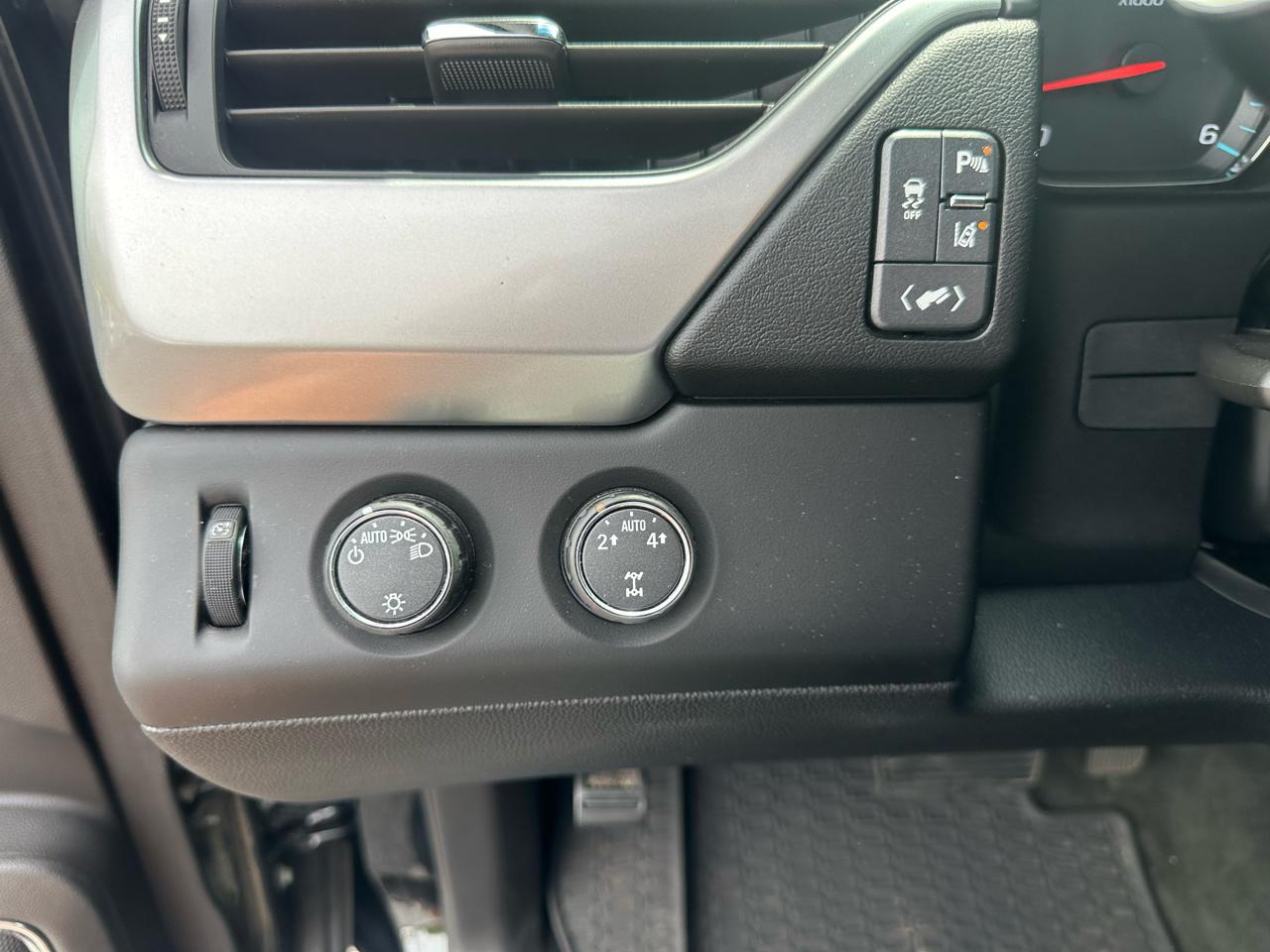 Chevrolet Tahoe 4WD 4dr LT 2015