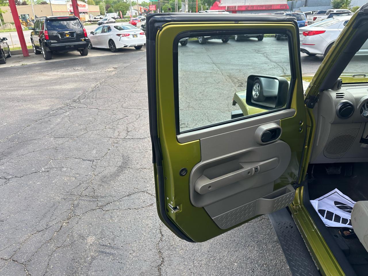 Jeep Wrangler 4WD 4dr Unlimited Sahara 2007