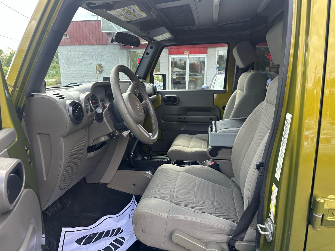 Jeep Wrangler 4WD 4dr Unlimited Sahara 2007