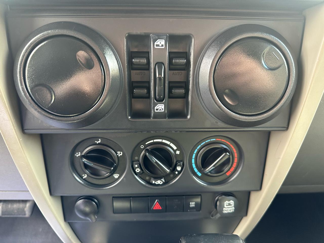 Jeep Wrangler 4WD 4dr Unlimited Sahara 2007