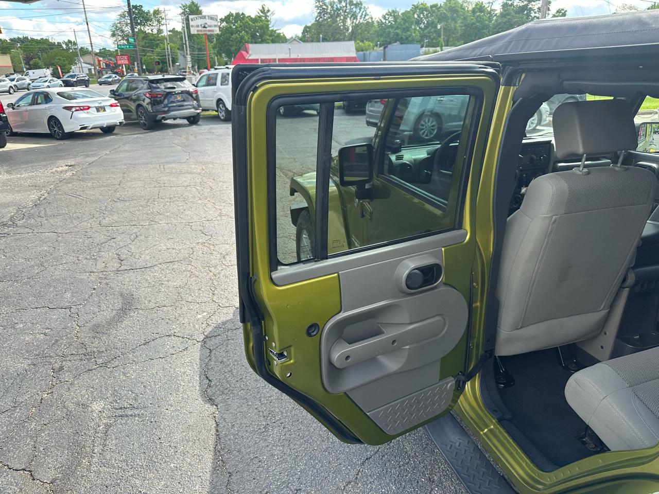 Jeep Wrangler 4WD 4dr Unlimited Sahara 2007