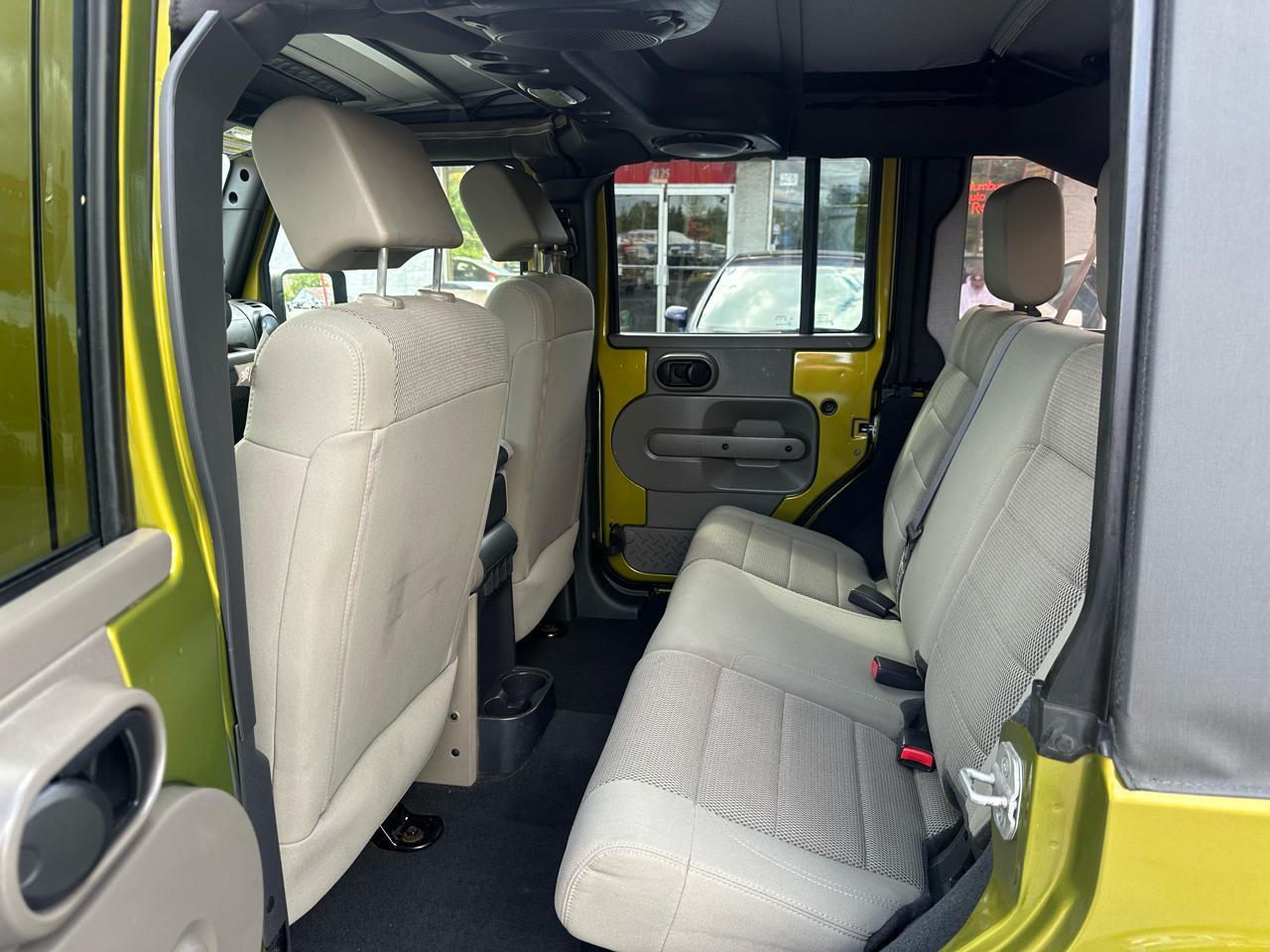 Jeep Wrangler 4WD 4dr Unlimited Sahara 2007