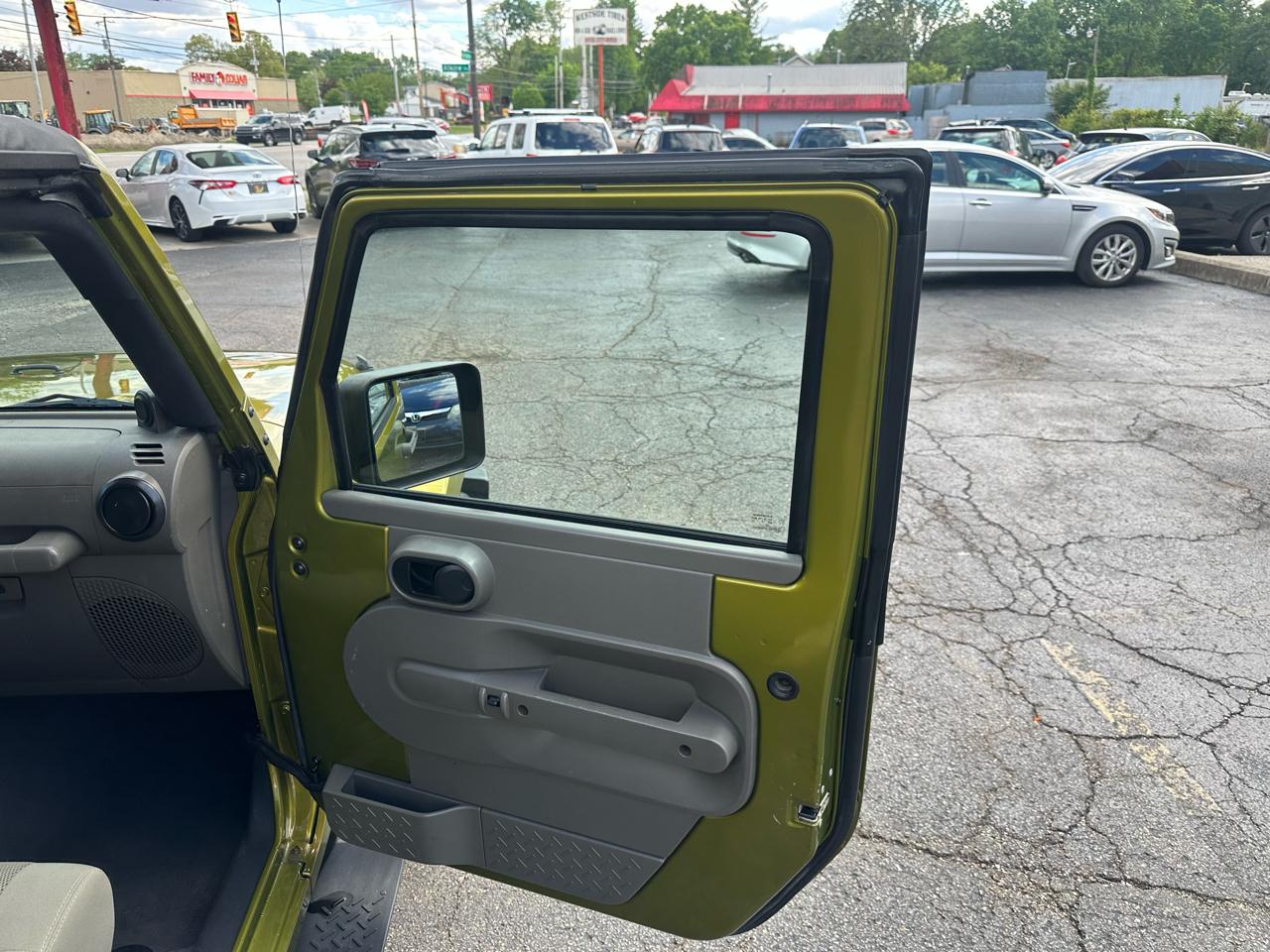 Jeep Wrangler 4WD 4dr Unlimited Sahara 2007