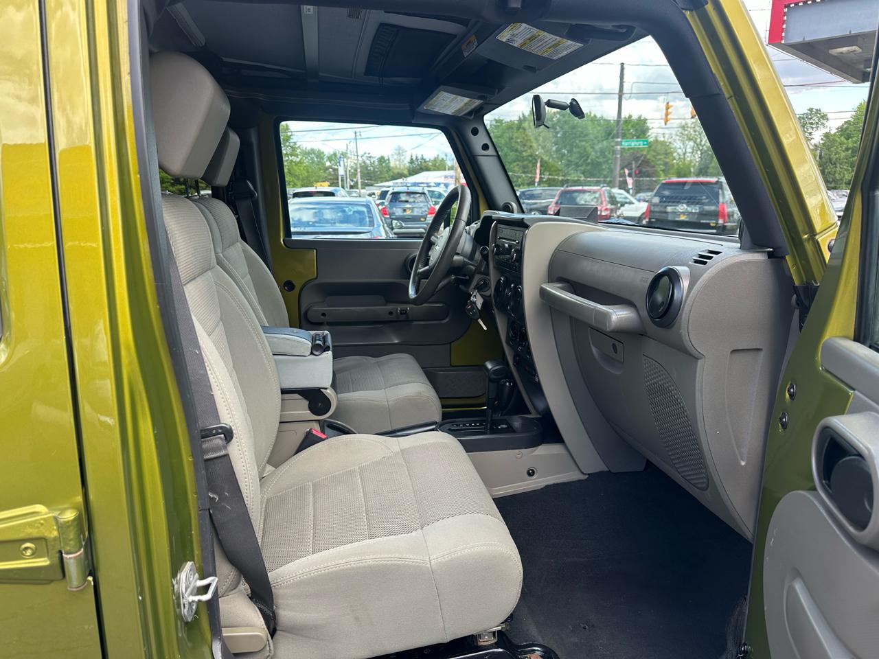 Jeep Wrangler 4WD 4dr Unlimited Sahara 2007