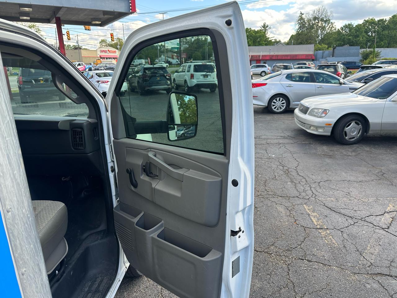 Chevrolet Express Commercial Cutaway 3500 Van 177" *Ltd Avail* 2016