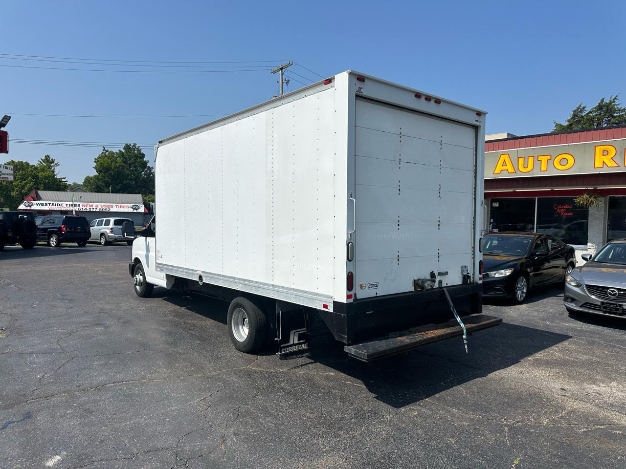 Chevrolet Express Commercial Cutaway 3500 Van 177" *Ltd Avail* 2016