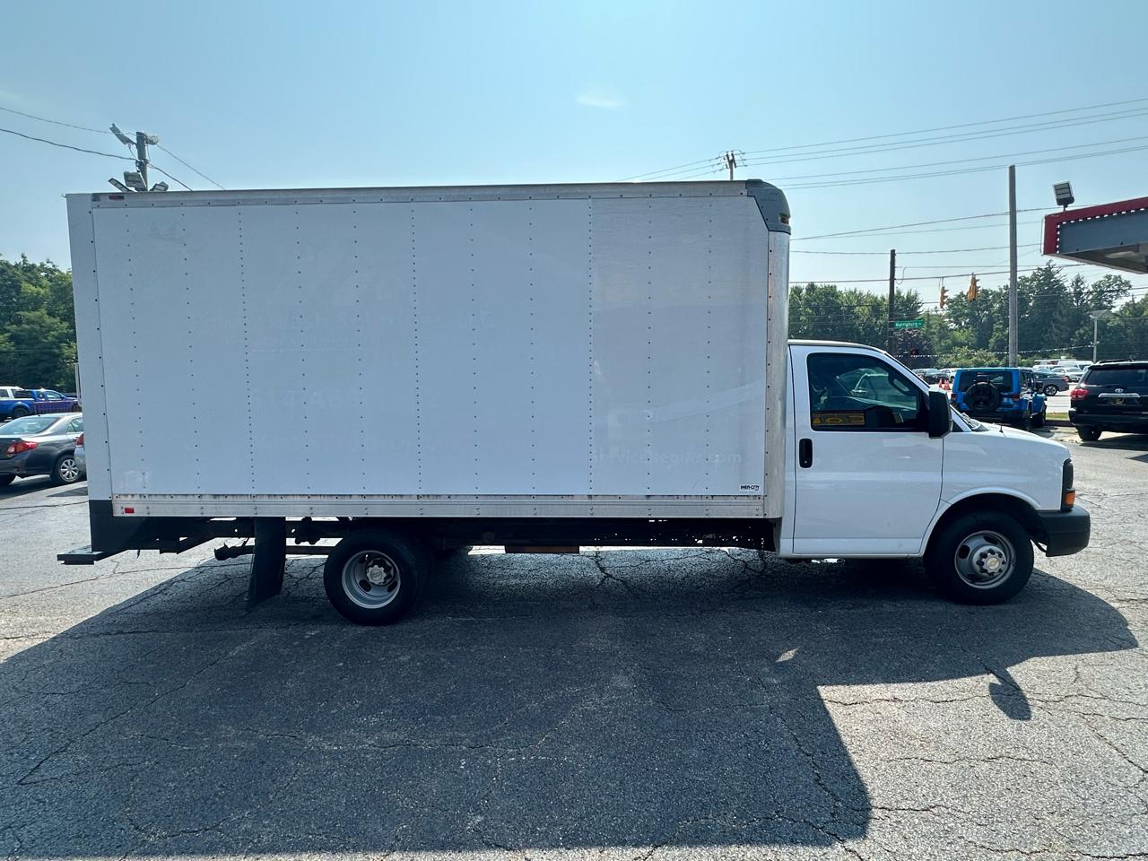 Chevrolet Express Commercial Cutaway 3500 Van 177" *Ltd Avail* 2016