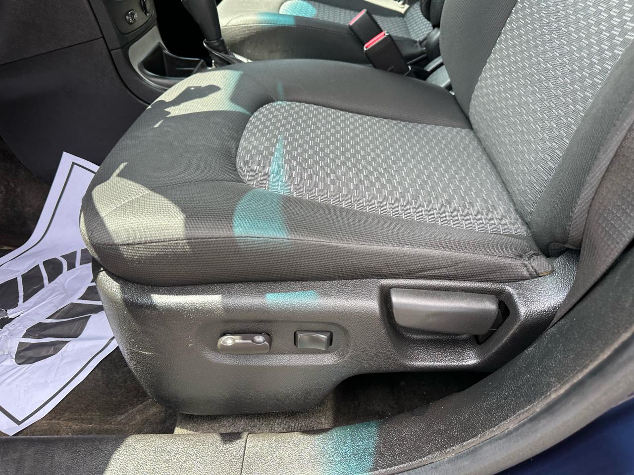 Chevrolet HHR FWD 4dr LT w/1LT 2011