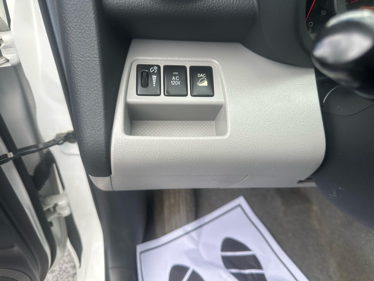 Toyota RAV4 4WD 4dr V6 5-Spd AT Ltd (Natl) 2009