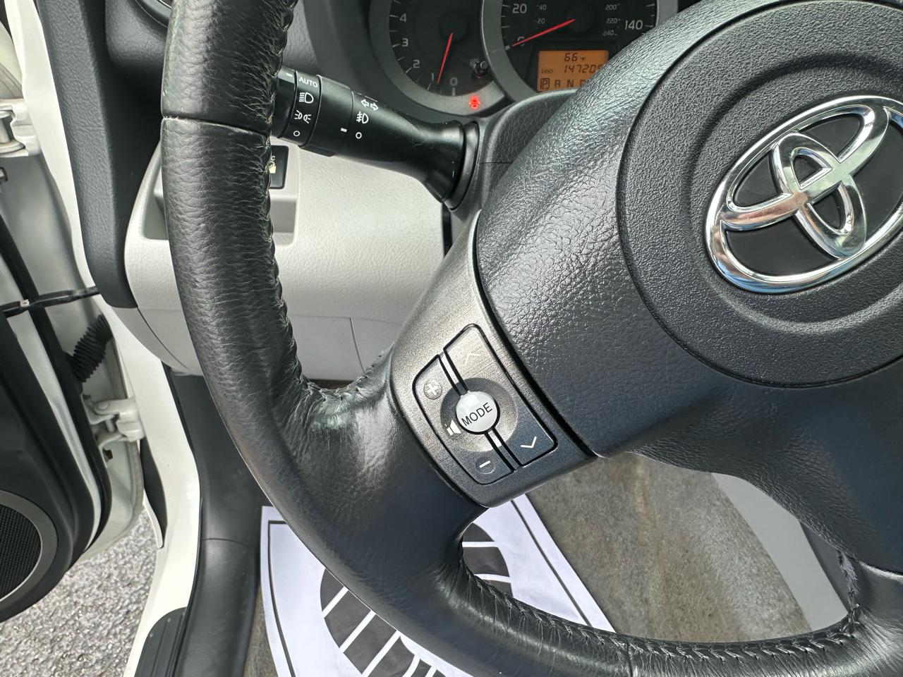 Toyota RAV4 4WD 4dr V6 5-Spd AT Ltd (Natl) 2009