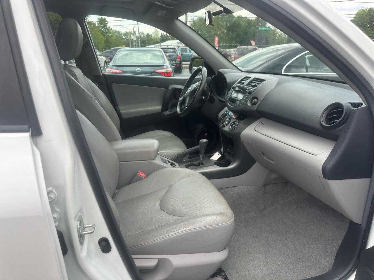 Toyota RAV4 4WD 4dr V6 5-Spd AT Ltd (Natl) 2009