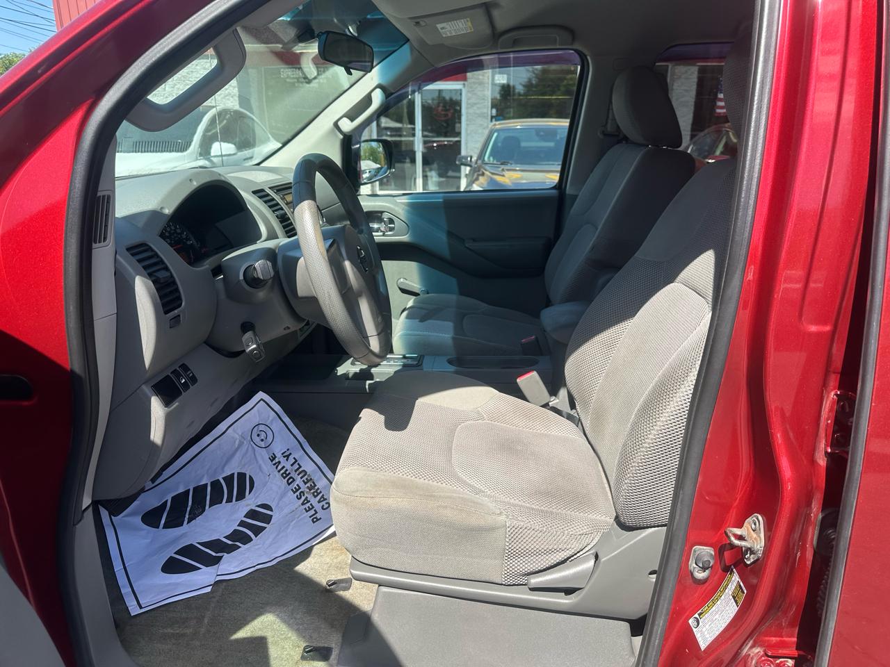 Nissan Frontier 4WD Crew Cab SWB Auto S 2013