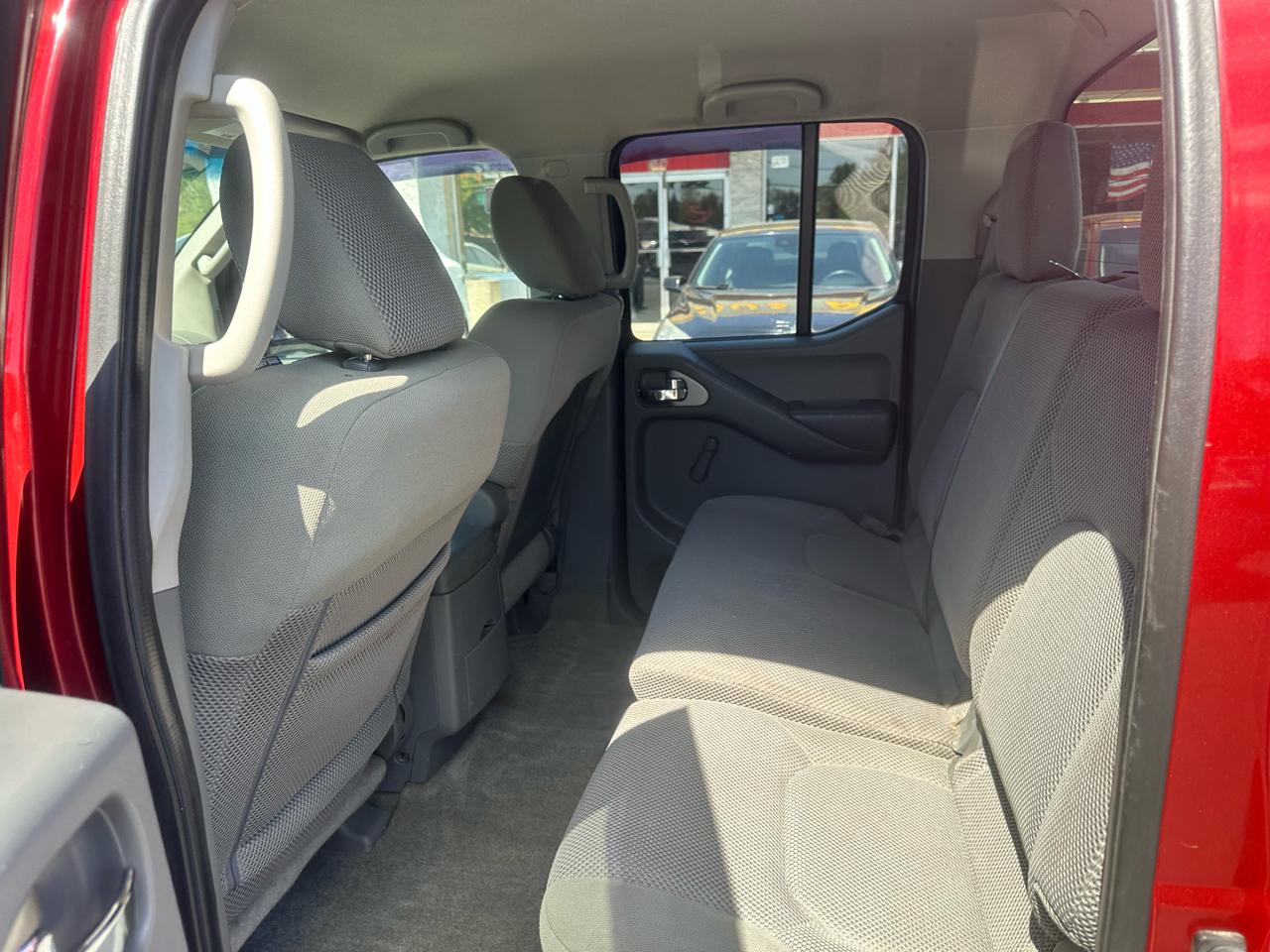 Nissan Frontier 4WD Crew Cab SWB Auto S 2013