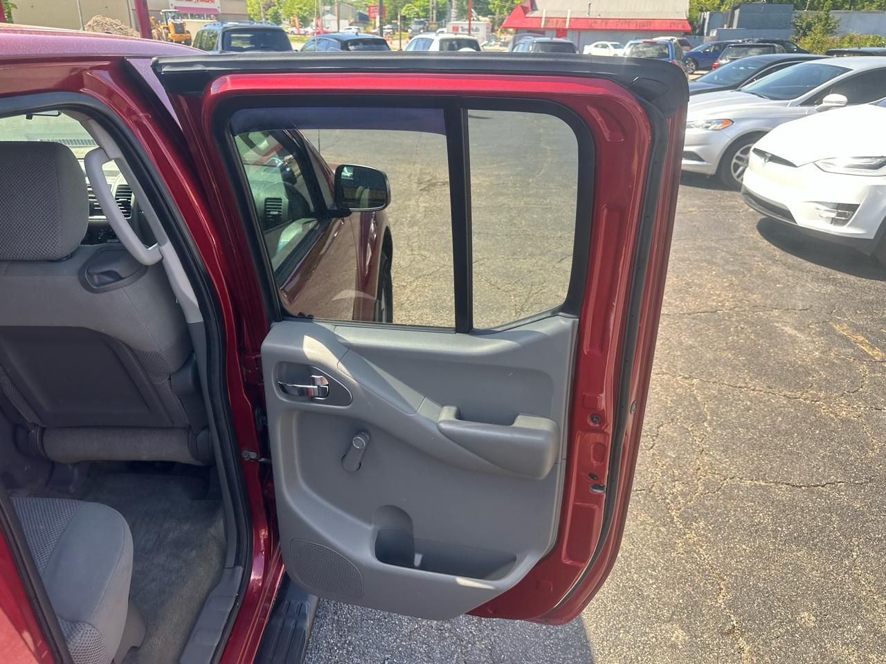 Nissan Frontier 4WD Crew Cab SWB Auto S 2013