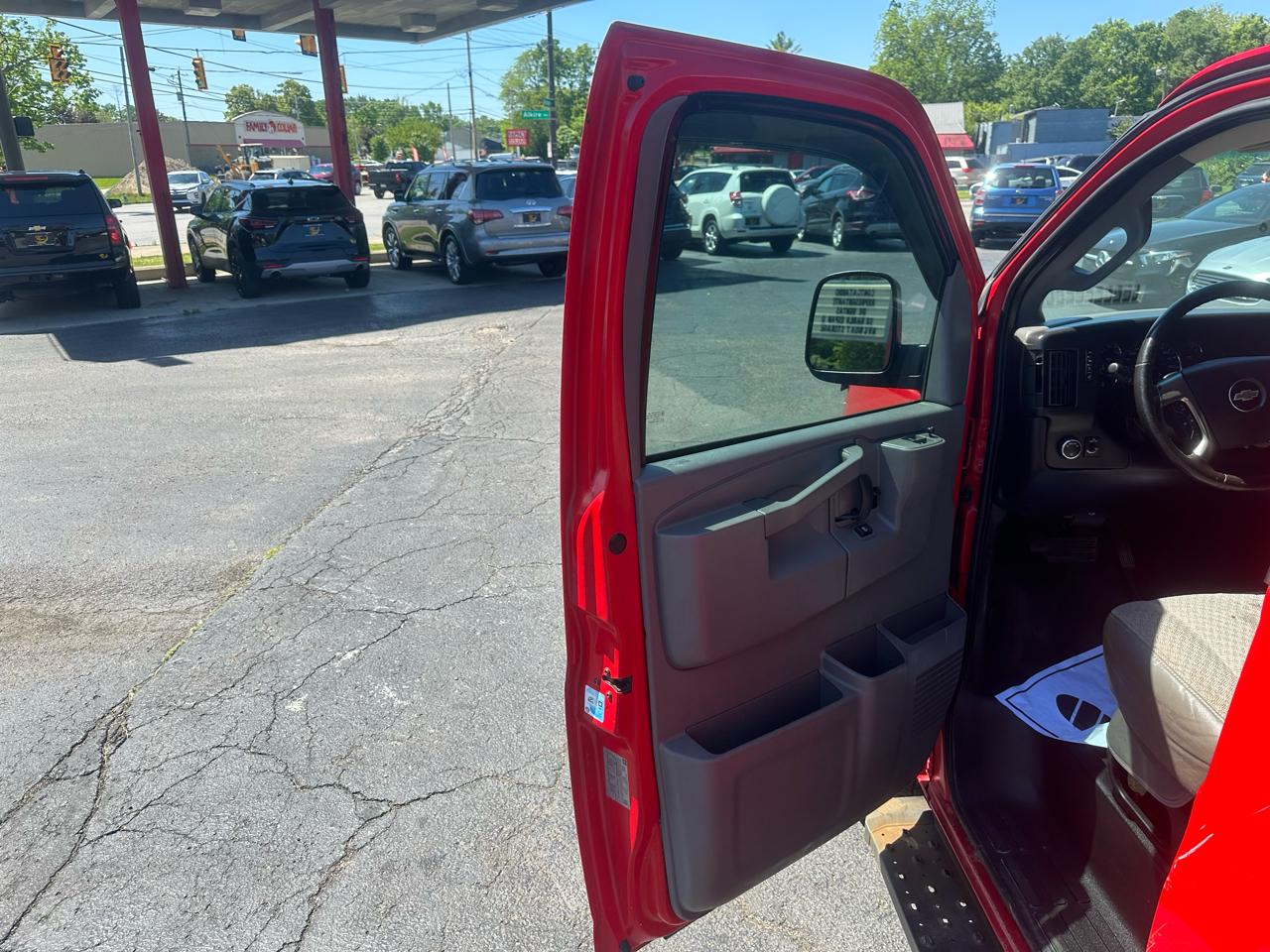 Chevrolet Express Passenger RWD 3500 135" LT w/1LT 2017
