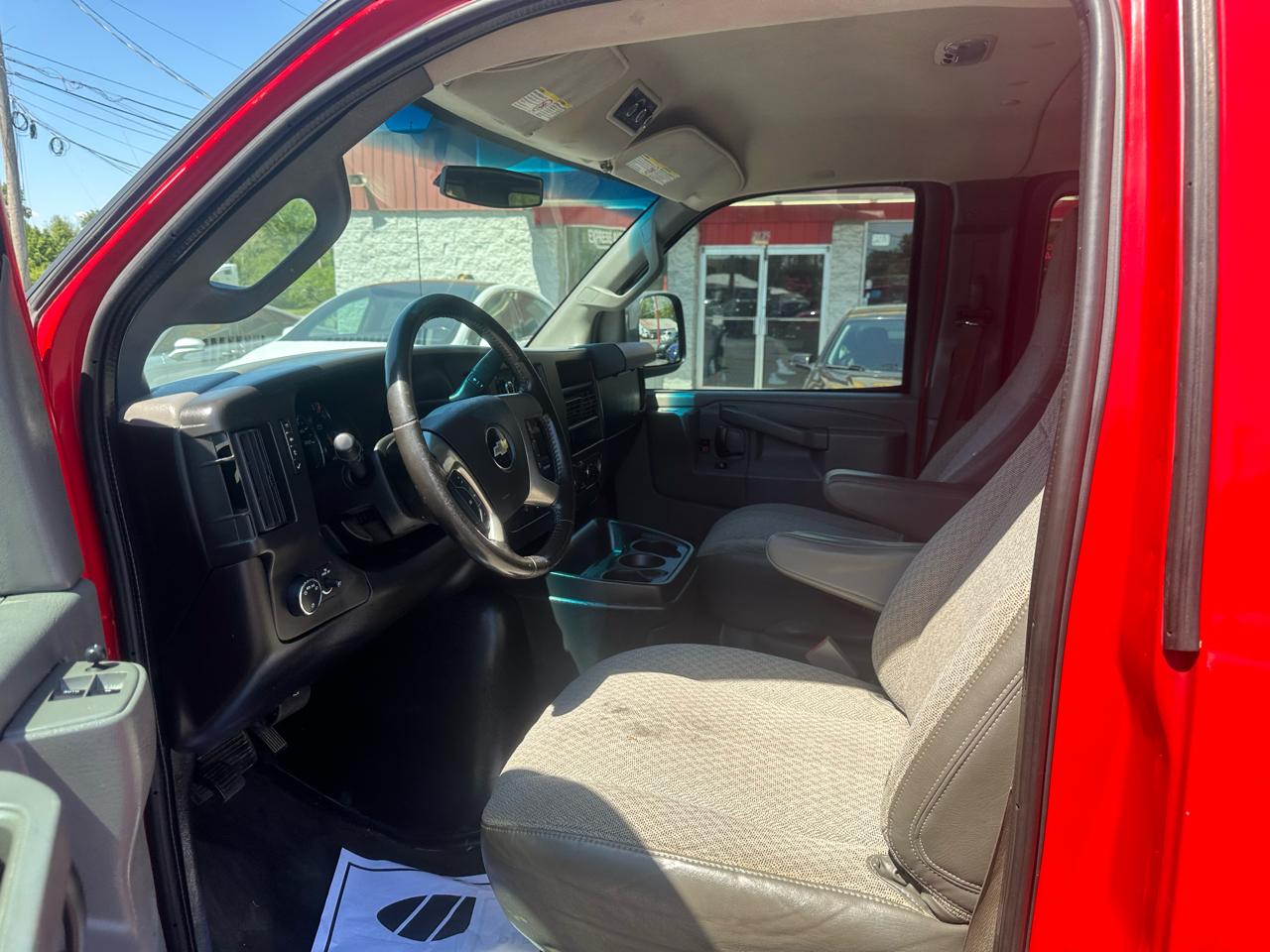 Chevrolet Express Passenger RWD 3500 135" LT w/1LT 2017