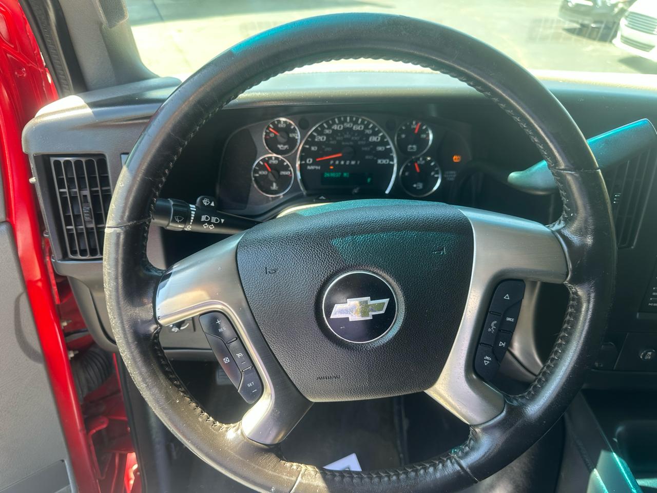 Chevrolet Express Passenger RWD 3500 135" LT w/1LT 2017