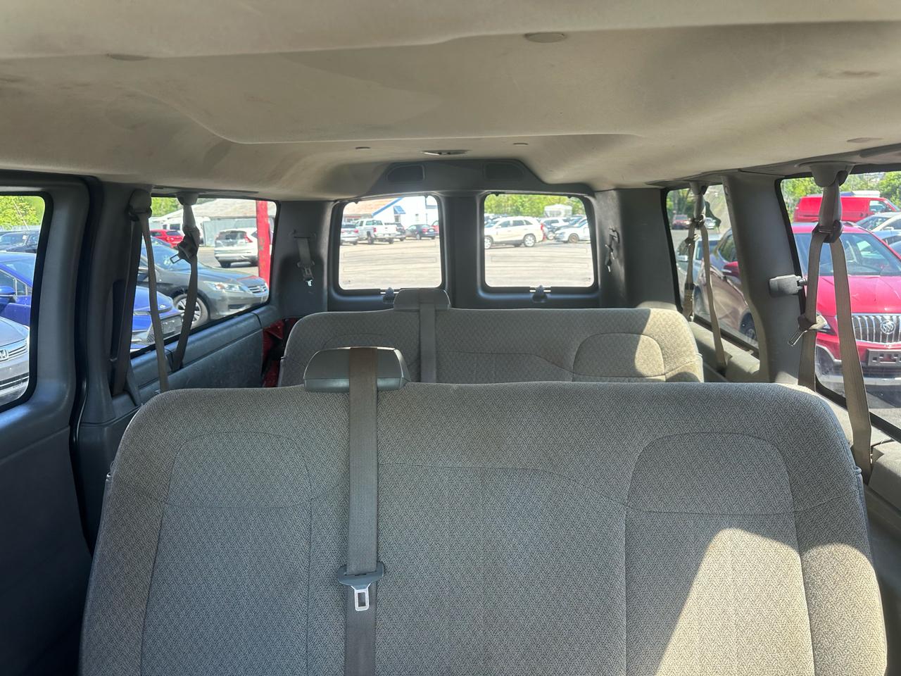 Chevrolet Express Passenger RWD 3500 135" LT w/1LT 2017
