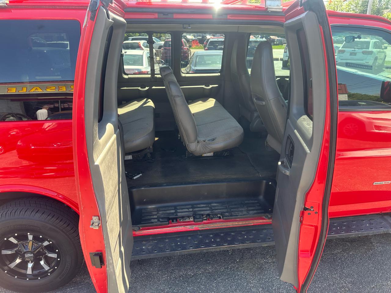 Chevrolet Express Passenger RWD 3500 135" LT w/1LT 2017