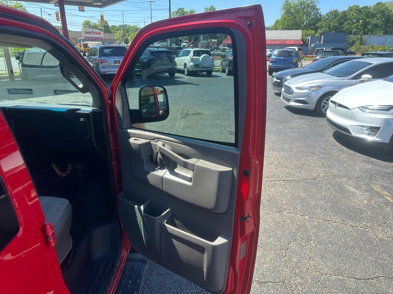 Chevrolet Express Passenger RWD 3500 135" LT w/1LT 2017