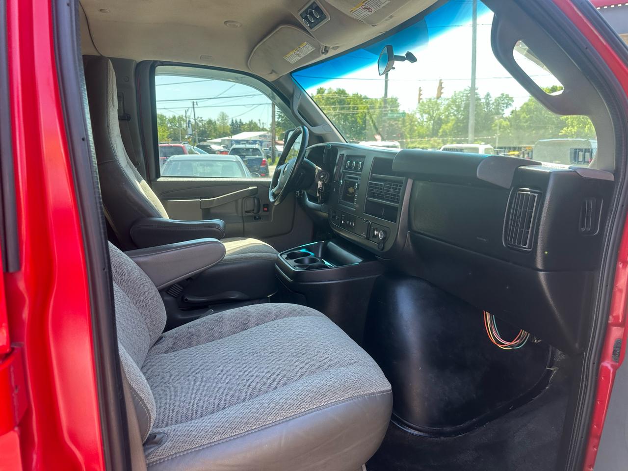 Chevrolet Express Passenger RWD 3500 135" LT w/1LT 2017