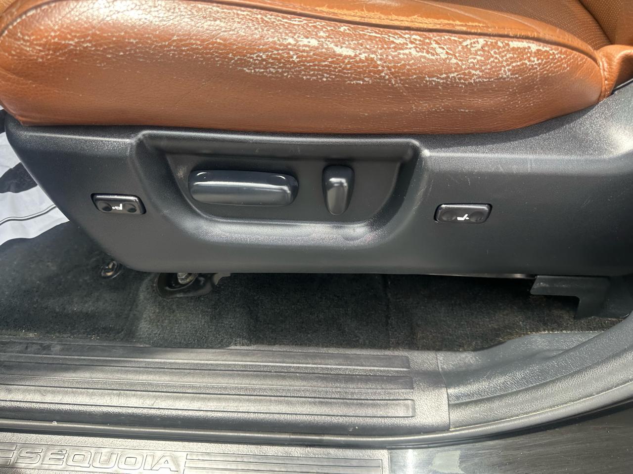 Toyota Sequoia 4WD 5.7L FFV Platinum (Natl) 2014