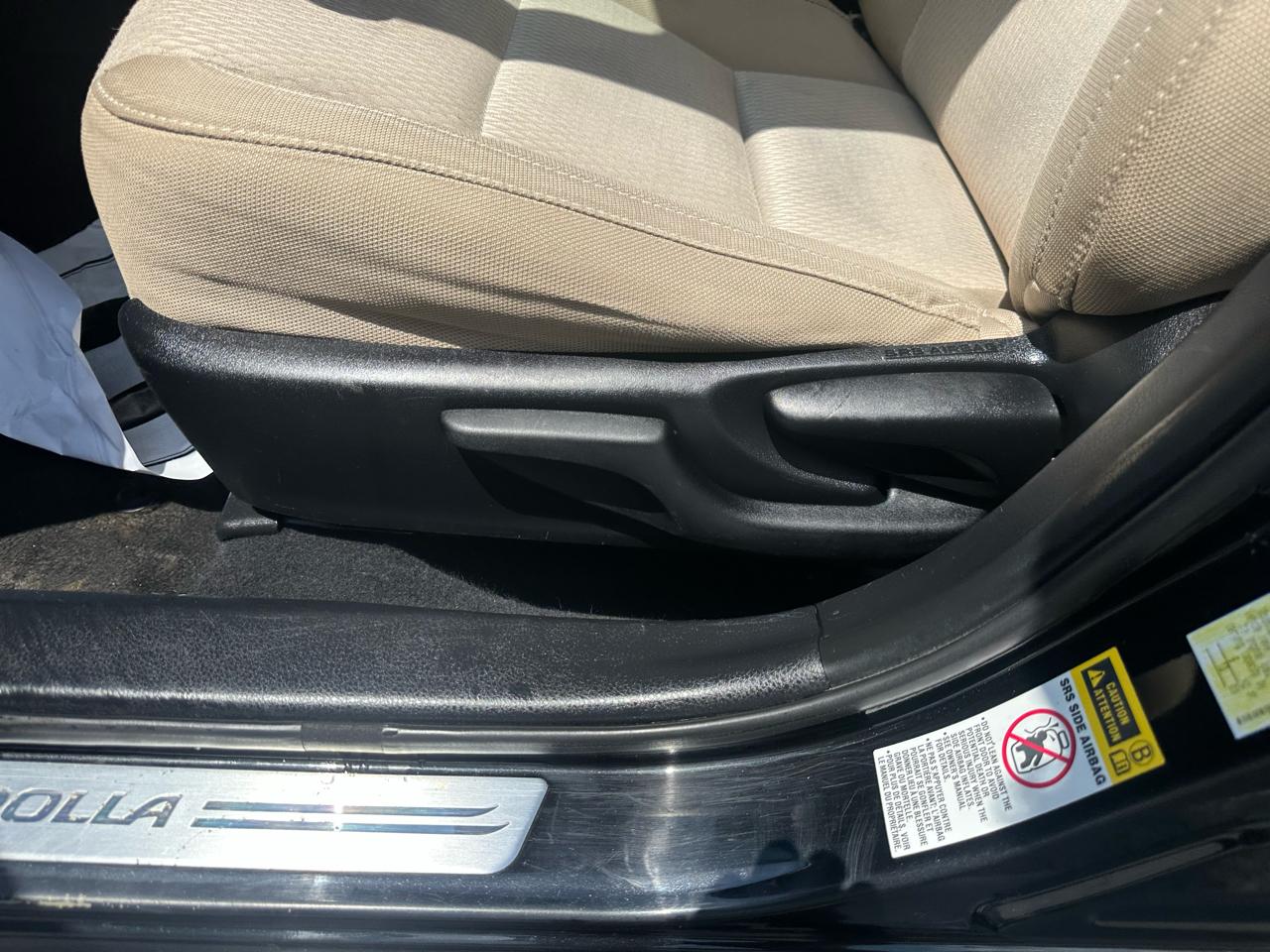Toyota Corolla 4dr Sdn CVT LE Premium (Natl) 2015
