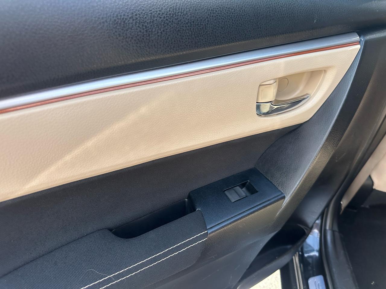 Toyota Corolla 4dr Sdn CVT LE Premium (Natl) 2015