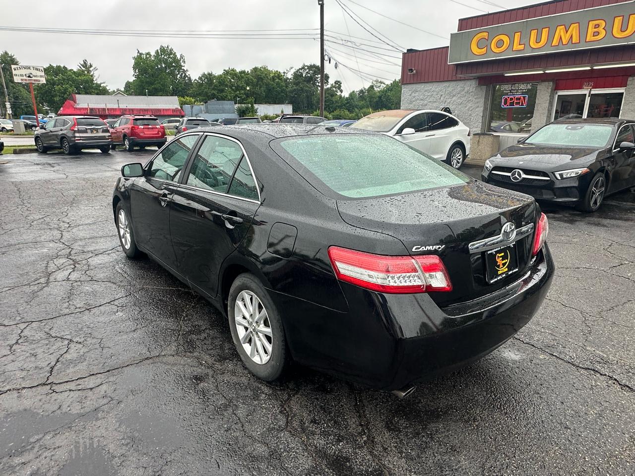Toyota Camry 4dr Sdn V6 Auto XLE (Natl) 2011