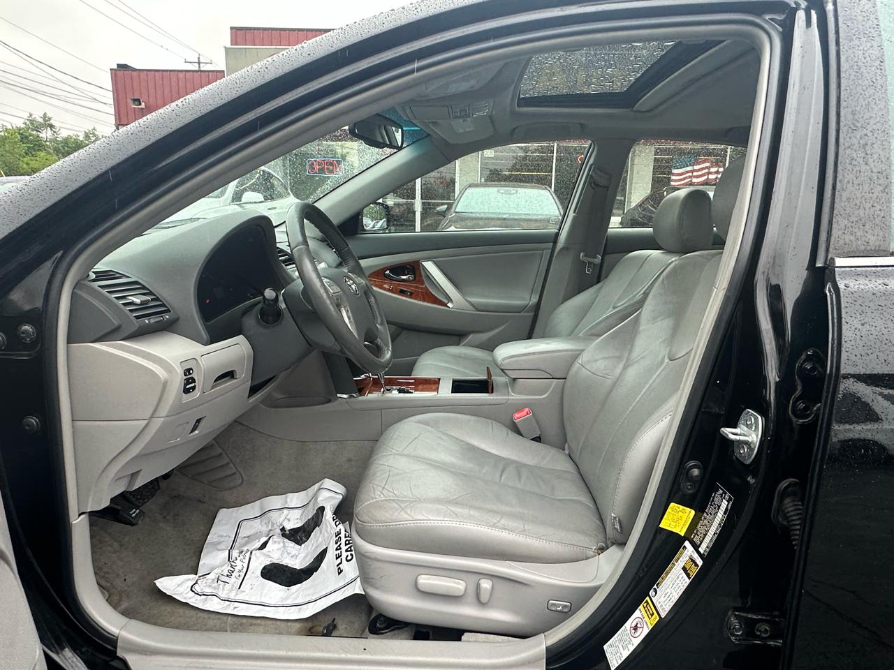 Toyota Camry 4dr Sdn V6 Auto XLE (Natl) 2011