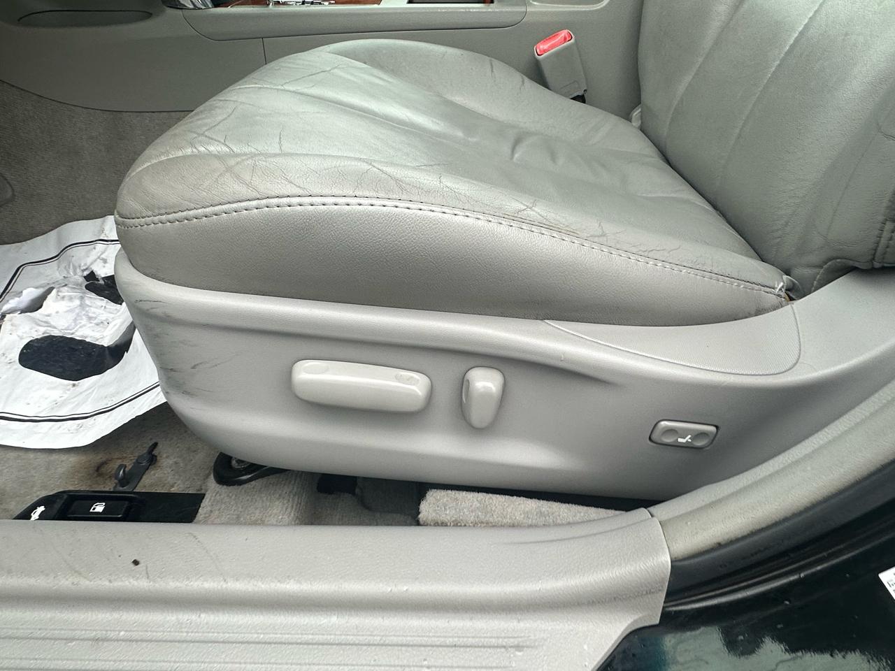 Toyota Camry 4dr Sdn V6 Auto XLE (Natl) 2011