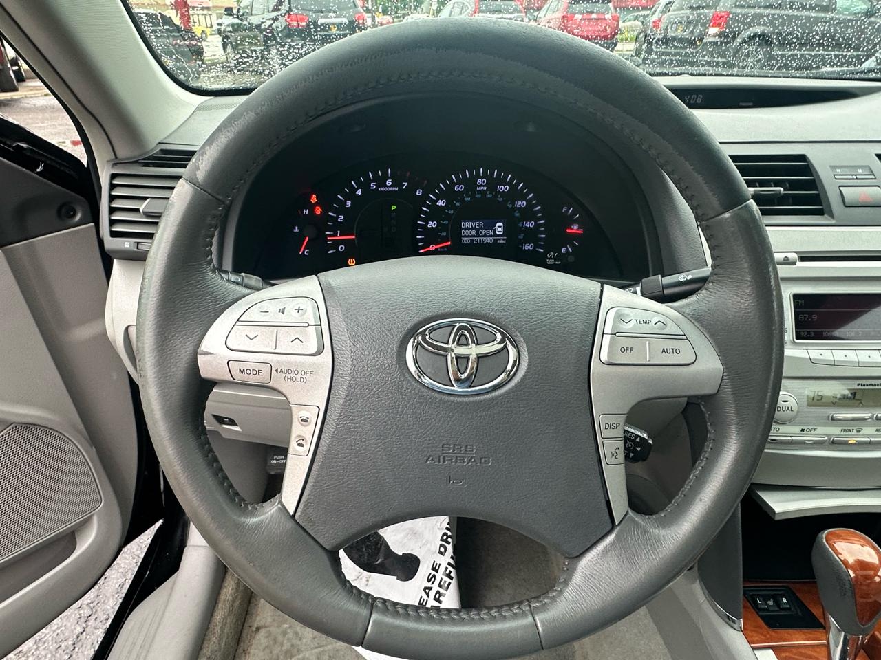 Toyota Camry 4dr Sdn V6 Auto XLE (Natl) 2011