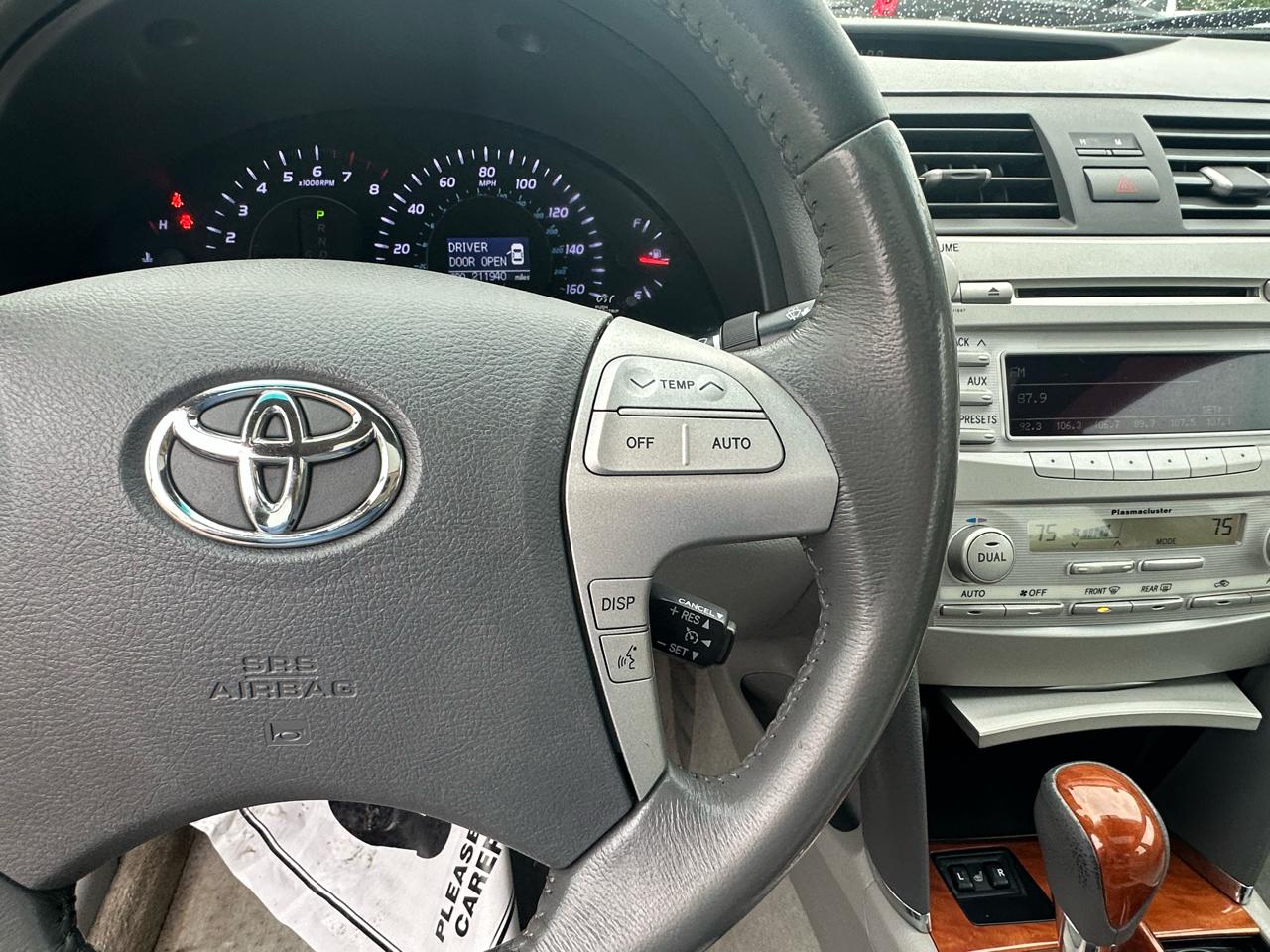 Toyota Camry 4dr Sdn V6 Auto XLE (Natl) 2011
